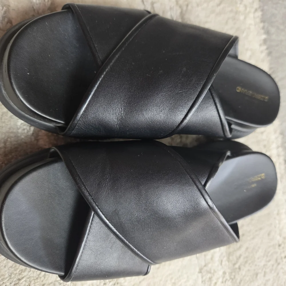 Men's Black Slip-On Slide Sandals with Cushioned Platform